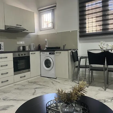 Phaedrus Living Downtown Habitat 利马索尔